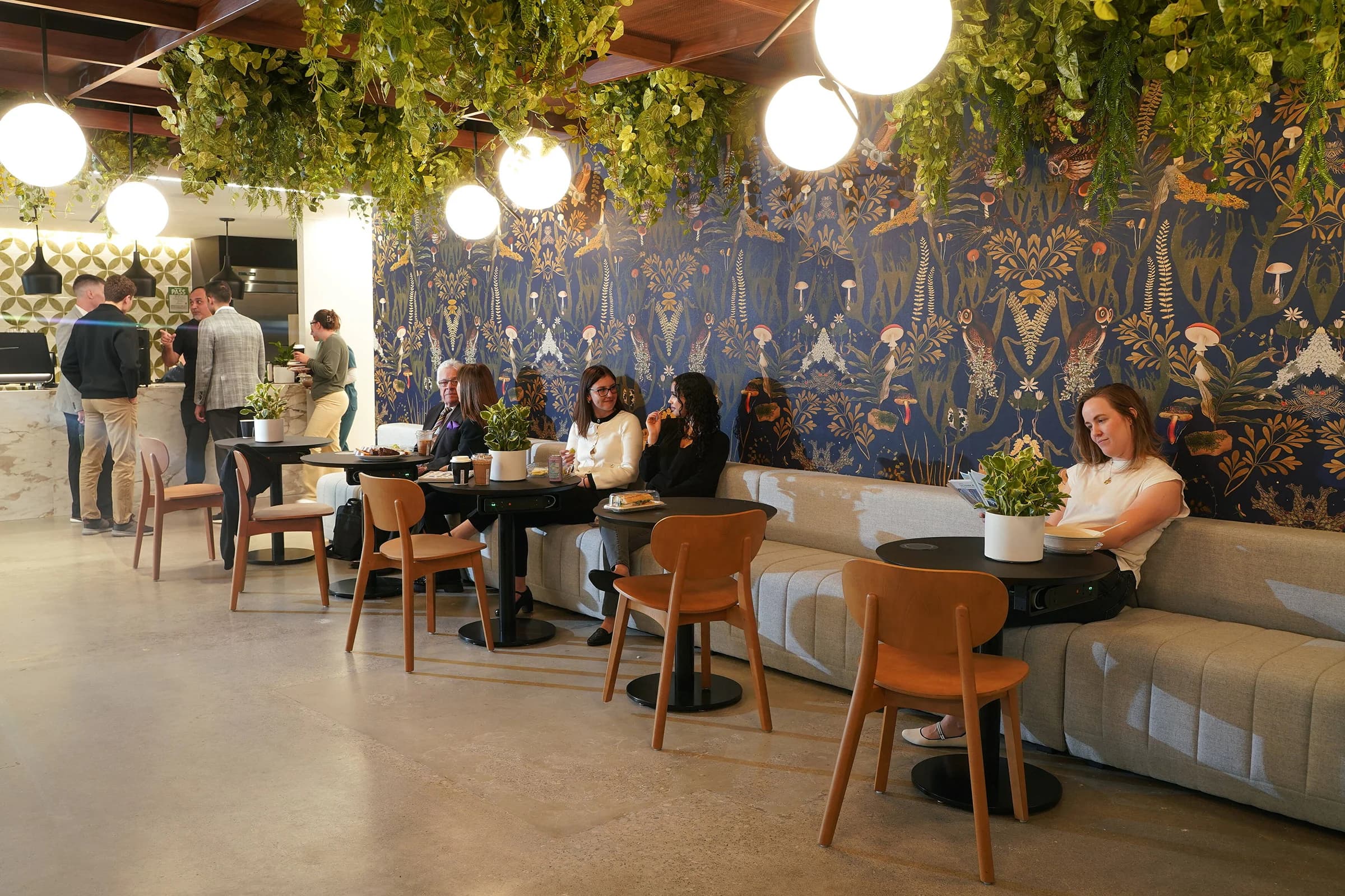 Cafe 295 guests enjoying food and drinks